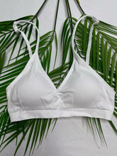 Load image into Gallery viewer, Seamless V-Neck Bra in White