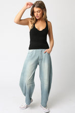 Load image into Gallery viewer, Easy Wear Tank in Black
