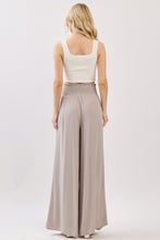 Load image into Gallery viewer, Mav Flowy Pant
