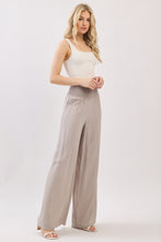Load image into Gallery viewer, Mav Flowy Pant
