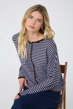 Load image into Gallery viewer, Top Hit Sweater
