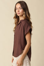 Load image into Gallery viewer, Hazel Linen Button Up in Brown
