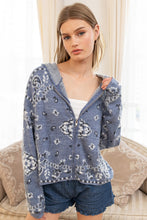 Load image into Gallery viewer, Pine Hoodie Sweater in Bue
